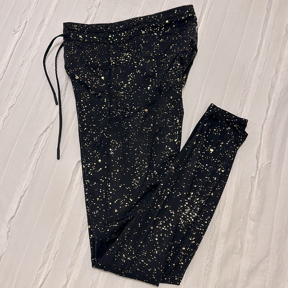 Black and Gold Speckled Drawstring Pocket Luxe Leggings - Picture 2 of 3